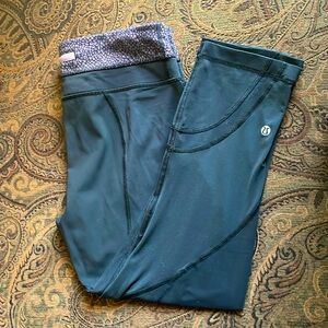 Lululemon capri leggings size 8